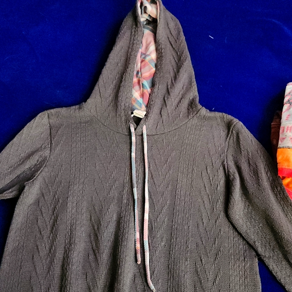 Super cute 7th Ray lightweight sweater